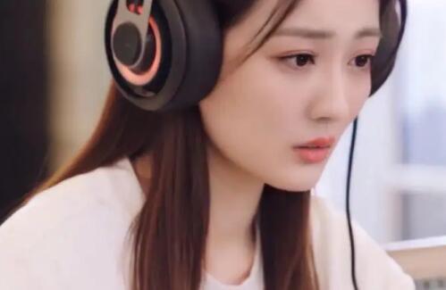 <strong>《过年抢红包：数字时代的年味新篇》</strong>